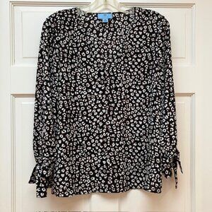 CeCe Leopard print v neck tie sleeve blouse M